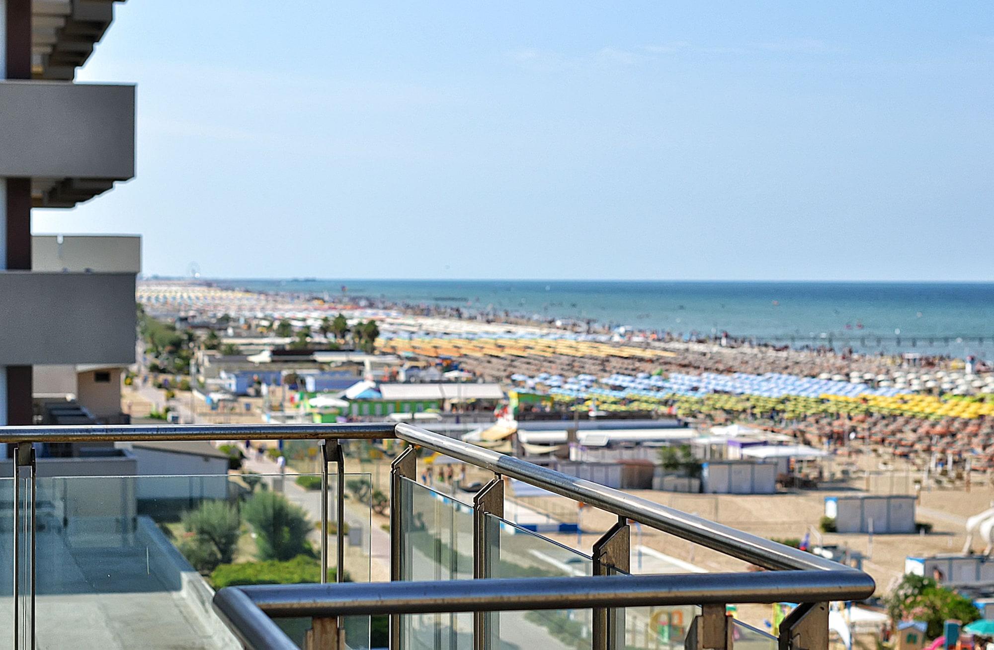 Hotel Ascot & 4*
