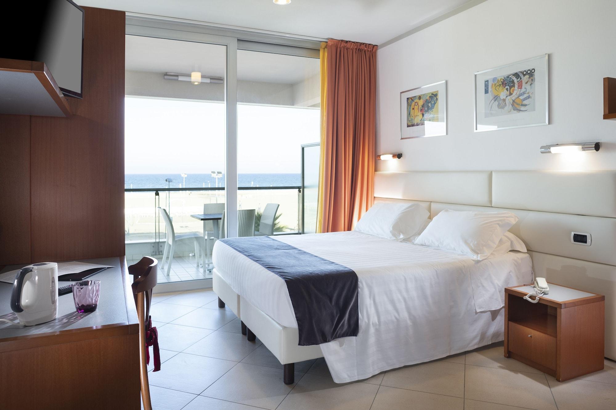 Ascot & 4* Rimini